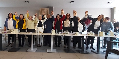 İY Partili 8 Kadın Aday Birlikte Adaylık Basın Toplantısı Düzenledi