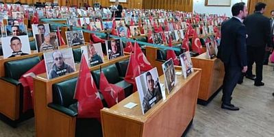 İYİ Partiden 'İmralı' tepkisi: Sıralar şehitlerin fotoğraflarıyla doldu