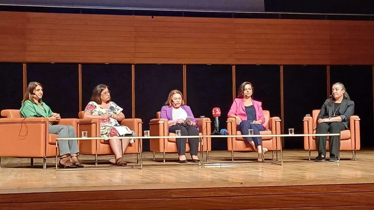 İzmir'de Kadın ve Demokrasi Çalıştayı başladı: Yaşam haktır