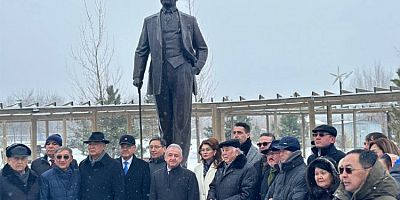 Kazakistan'da Ulu Önder Mustafa Kemal Atatürk'ün heykeli dikildi