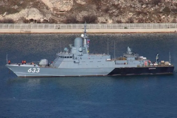 Kırım'da bir Rus gemisi daha imha edildi!