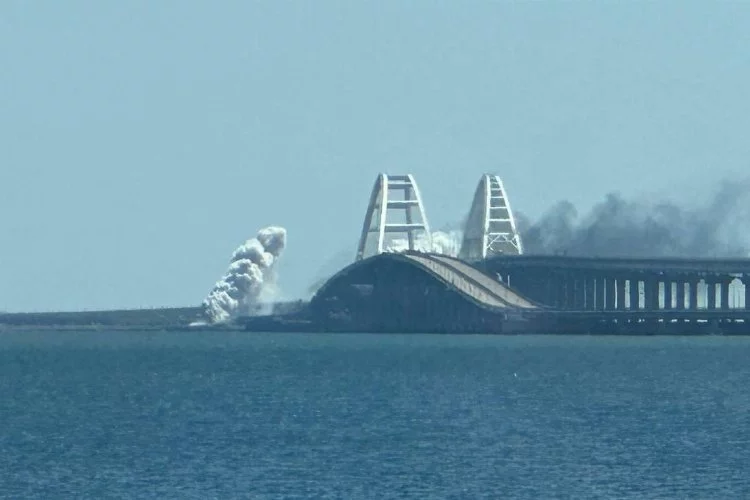 Kırım Köprüsü'nde dumanlar yükseliyor!