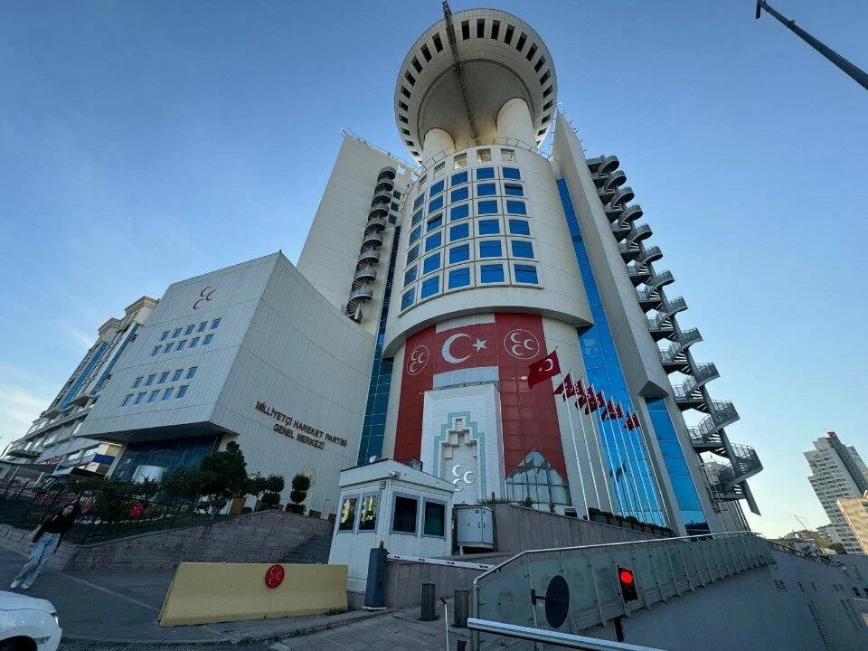 MHP'de üç il teşkilatını daha fesh etti
