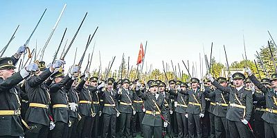 'Mustafa kemalin Askerleriz' sözü ihraç getirdi