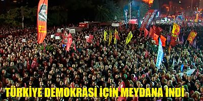 On binler İmamoğlu için Saraçhane'de Demokrasi Diye Haykırıyor