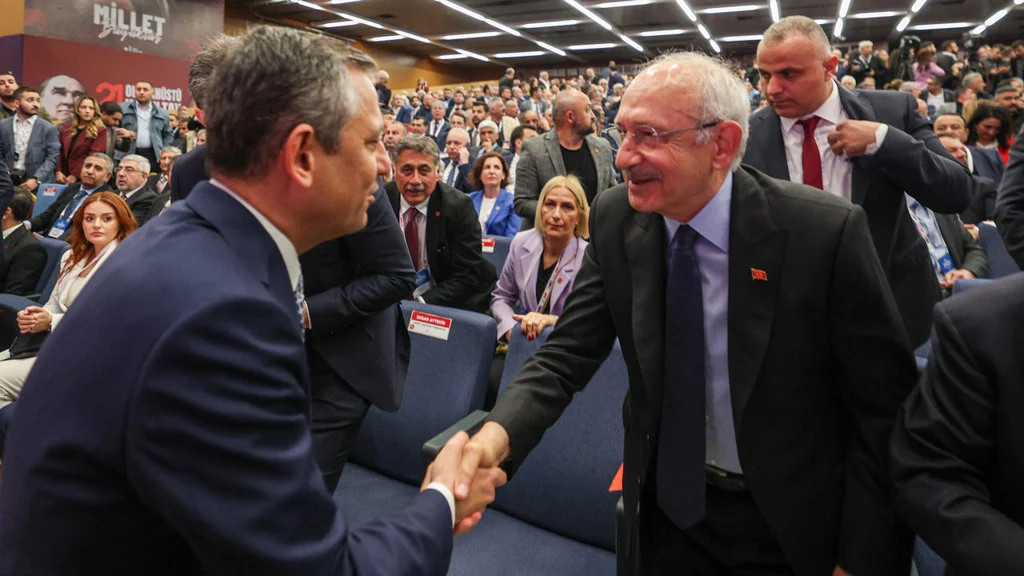 Özgür Özel Kurultayın Tam Desteği ile Yeniden Genel Başkan seçildi