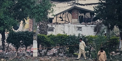 Pakistan, Hindistan'ın saldırılarına karşılık vermeye başladığını duyurdu.