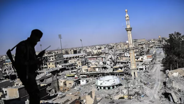 Rakka'da vatandaşlar PKK/YPG'lileri taşladı
