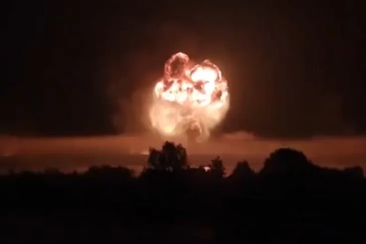 Rusya'daki Füze mühimmat deposu vuruldu!