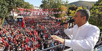 Trump'ın altına çektiği sandalyeyi millet altından çekecek