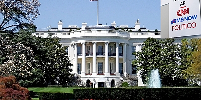 Trump tarafından yasaklanan medya kuruluşları, yargıcın emriyle sarayda...