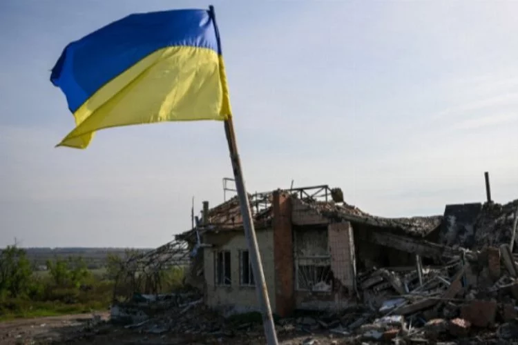 UKRAYNA CEPHEDE İLERLİYOR