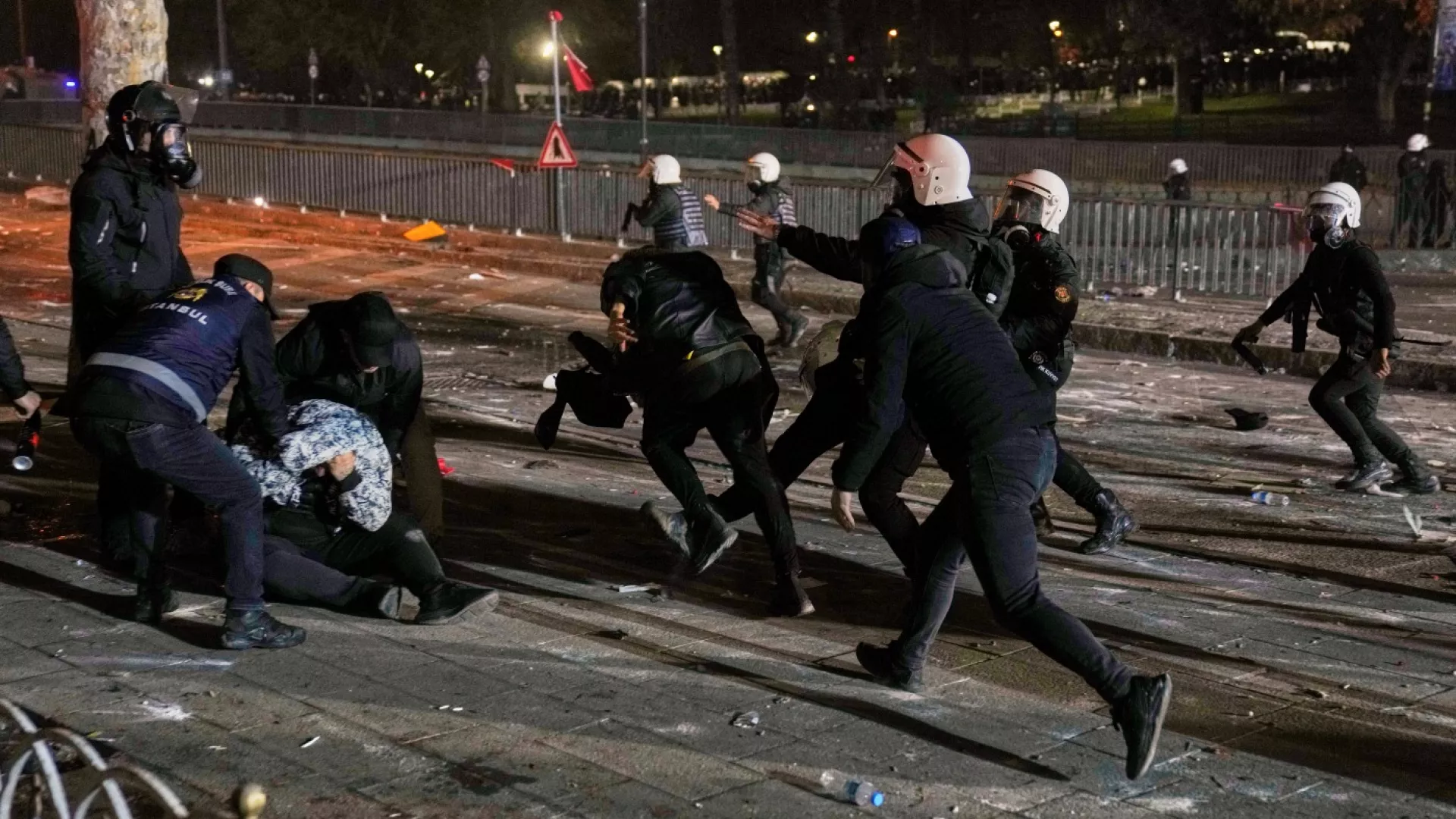 Yerlikaya: 19 Mart'tan itibaren protestolarda 1.418 kişi gözaltına alındı