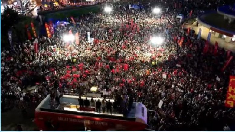 Yüzbinler Zeytinburnunda Hak Hukuk Adalet diye haykırıyor...