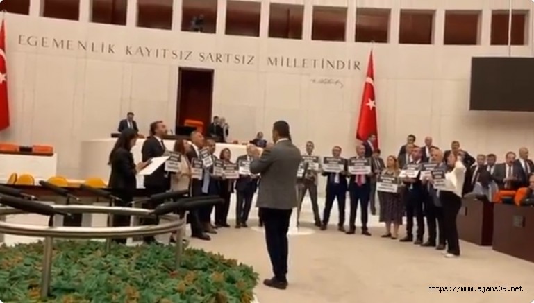 DEM Parti, kayyım atanmasını Meclis'te protesto etti