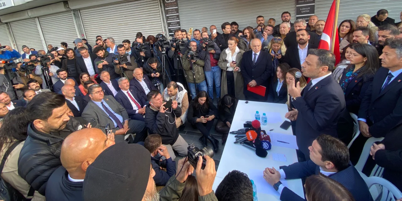 Esenyurtta Seçilmiş Meçlis Üyeleri Belediyeye Sokulmuyor.