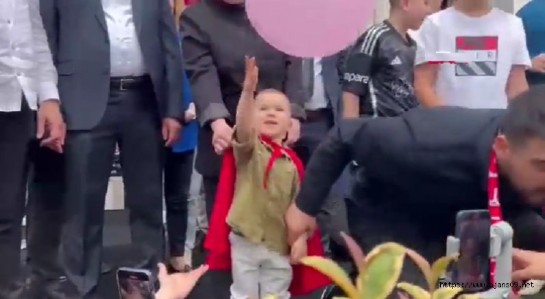 Gökyüzü balonla doldu: Kanseri yenen Ali Asaf'ın dileği gerçek oldu!
