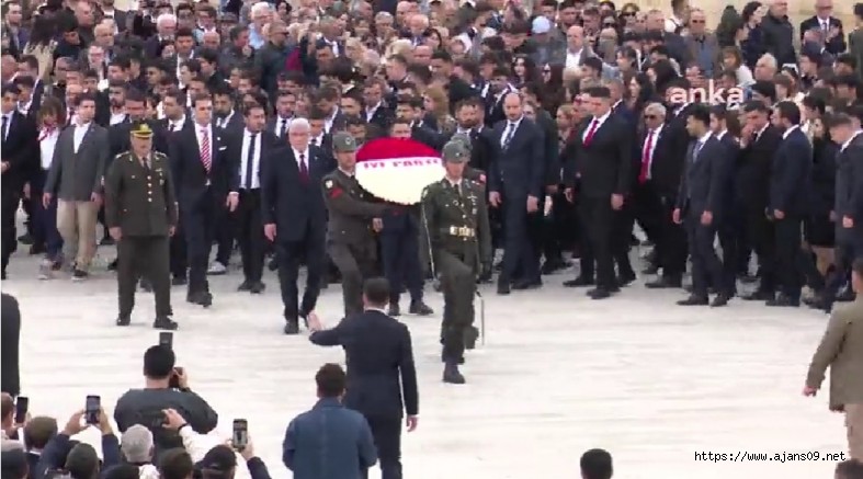 İYİ Parti Lideri Dervişoğlu Anıtkabir'i ziyaret etti