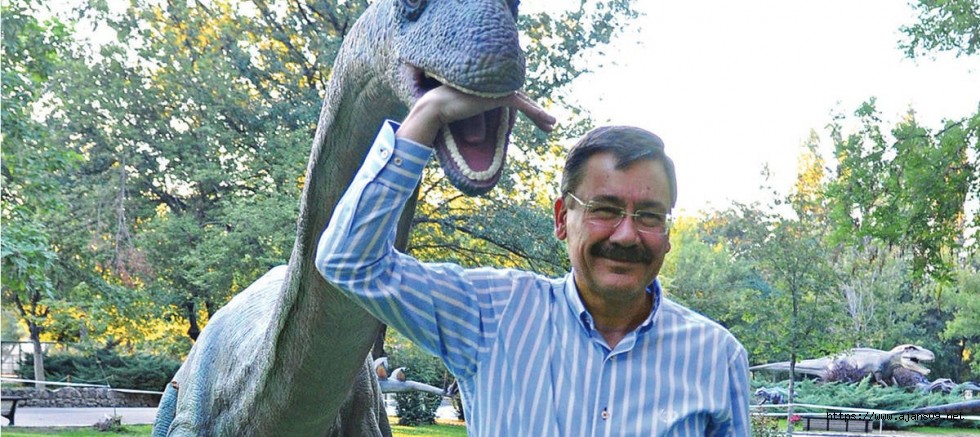 Koruma Altındaki Melih Gökçek’e soruşturma yolu açıldı