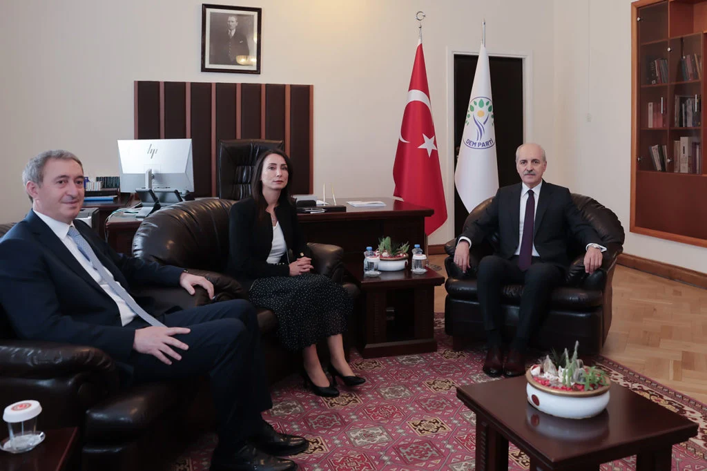 Kurtulmuş'un 'yeni anayasa' turu devam ediyor: DEM Parti'yi ziyaret etti