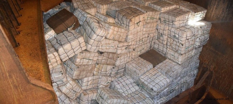 ‘NarkoTürk’ armatörler boş durmuyor: Fransız donanması gemiye baskın yaptı, 9 ton kokain yakalandı