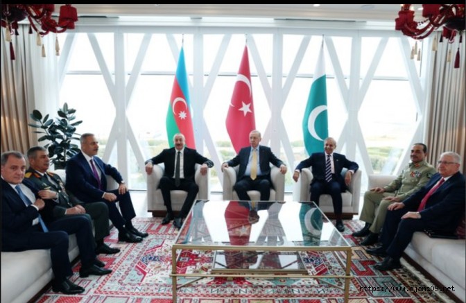 ÜÇ AY YILDIZ AZERBAYCANDA BULUŞTU