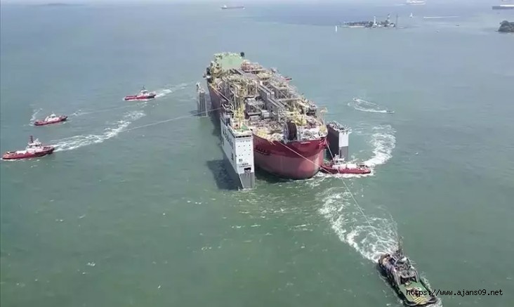 Yüzer üretim platformumuz Singapur'dan Türkiye'ye doğru yola çıktı